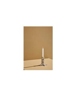 Portavelas de metal con superficie texturizada y atractivo antiguo hecho para decoración de eventos o espacios de meditación - Product Image 1