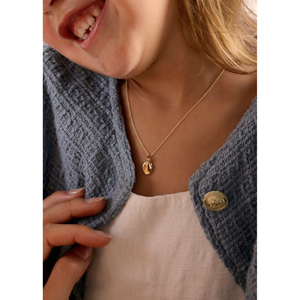 Parures de bijoux raffinés Mommy + Bb Maison : Colliers élégants avec pendentif ovale - Product Image 3