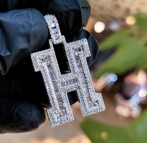 Elegante Colgante Hip Hop con Incrustaciones de Diamantes Moissanite VVS con Certificación GRA, Diseño de Letra Inicial en Plata 925 - Product Image 4