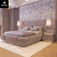 Nouveau style de villa moderne Tête de lit large Mobilier de chambre à coucher design Ensemble de chambre à coucher de luxe rembourré en tissu Personnalisation de l'hôtel