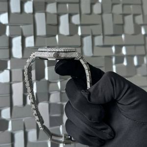 Impresionante reloj de diamantes Moissanite Ajuste completo de piedra con caja de acero inoxidable Deslumbrante Iced Out Look para Trendsetters modernos - Product Image 2