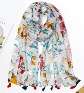 Belle écharpe châle hijab en rayonne de coton faite à la main de la plus haute qualité personnalisée pour les femmes de l'Inde. - Product Image 1