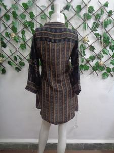 Tunique imprimée numérique de qualité supérieure Kurti avec des motifs artistiques uniques conçus pour les femmes modernes disponibles au prix de gros - Product Image 4