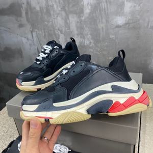 Zapatillas deportivas casuales transpirables de lujo para hombre y mujer, de diseñador de alta gama, con suela de goma cristal y estilo tenis. - Product Image 2