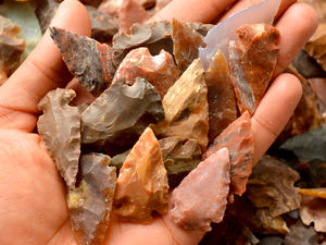 Fantaisie Agate Pointe De Flèche Sculpté Cristal Flèche Pierre Précieuse Naturelle Guérison Cristal Multi Couleur Oiseau Flint Flèche Fabriqué À La Main Lot - Product Image 4