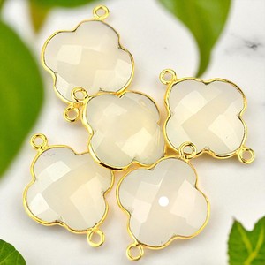 เครื่องประดับรูปโคลเวอร์แบบทำมือพลอยคาลซิโดนีสีขาวมีตัวเชื่อมคู่เสน่ห์นำโชค - Product Image 1