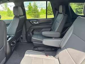 2024 Premier AWD Boîte de vitesses automatique Sièges en cuir Conduite à gauche Titre propre Faible kilométrage - Product Image 3