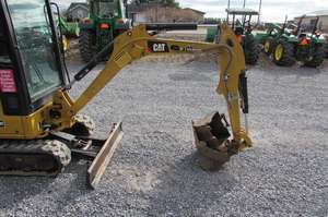 Mini-excavatrice Caterpillar 302CR de 2019, neuve et d'occasion, de haute qualité, avec un moteur diesel 62 CV, 4 roues motrices, bon prix - Product Image 3