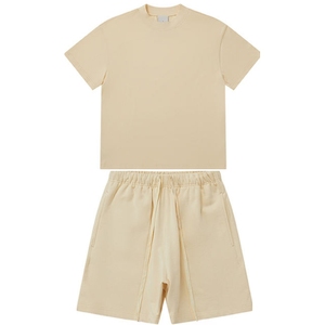 Conjunto de Camiseta y Pantalones Cortos Color Caqui Vibrante para Hombre – Ropa Deportiva de Dos Piezas Esencial para el Verano, Diseño Personalizado - Product Image 1