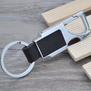 พวงกุญแจอเนกประสงค์พร้อมคลิปแขวนเอวและที่เปิดขวดดีไซน์โลหะและพลาสติกเหมาะสำหรับการเดินทางและการใช้งานกลางแจ้ง - Product Image 5