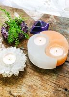 Bougeoir en verre Yin Yang sculpté à la main forme unique luxe sel de roche rose de l'Himalaya artisanat naturel pour la décoration intérieure