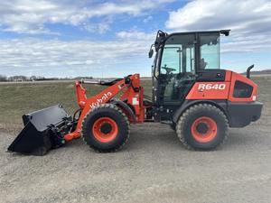 Cargador de ruedas Kubota R640 2024-Cargador compacto de 5,2 toneladas con motor diésel Kubota de 64,4 HP-Equipo de construcción duradero - Product Image 6