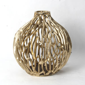 Vase à fleurs en aluminium moulé avec un design moderne, parfait pour la décoration de la maison et l'exposition d'arrangements floraux frais de manière magnifique - Product Image 6