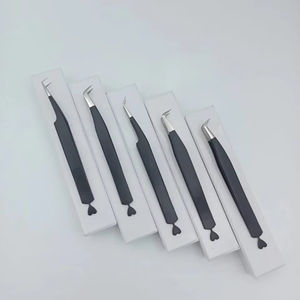 Pinzas de pestañas antiestáticas de agarre suave en blanco y negro personalizadas, Punta puntiaguda de precisión de acero inoxidable, puntas de fibra de 10mm profesionales - Product Image 1