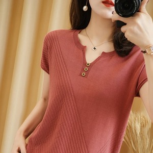 Camisetas sólidas informales de verano de punto de algodón para mujer, blusa de camiseta con botones personalizados al por mayor con cuello en V largo y manga corta - Product Image 6