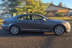 Lexus LS 460 ปี 2017 มือสอง สภาพดี วิ่ง 29200 ไมล์ รุ่นปีสุดท้าย เครื่องยนต์ V8 ขับเคลื่อนสี่ล้อ ไม่ได้ดัดแปลง - Product Image 2