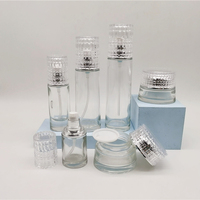 Ensemble cosmétique en verre transparent de qualité supérieure |   Flacons de soin de la peau en cristal facetté pour produits de beauté de luxe