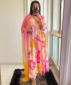 Fashion Fusion: estilo pakistaní Salwar Kameez: fusión de estilos tradicionales y modernos, creando una moda elegante y elegante - Product Image 5