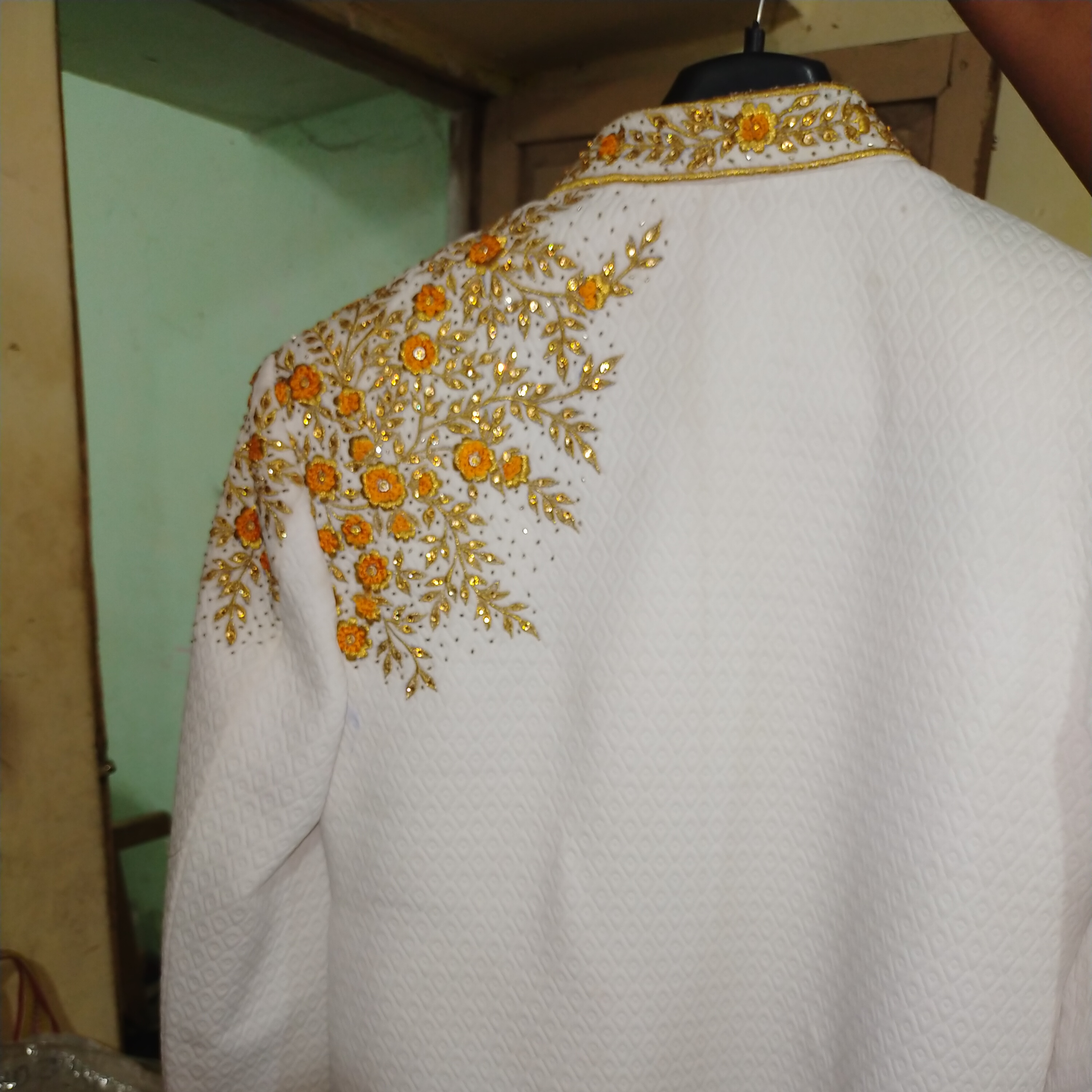 Sherwani — costume de marié brodé par un styliste, design indien, personnalisé, pour mariage, meilleur prix