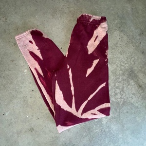 Pantalones de chándal acampanados de felpa con lavado ácido y bordado gráfico para hombre, con logo personalizado, apilados, de invierno, gruesos y transpirables - Product Image 4