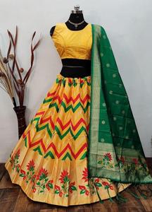 Lehanga choli ดีไซน์แบบแบนราบาราสิสำหรับผู้หญิงโดย fabzone - Product Image 6