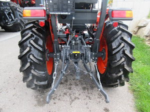 ขายรถแทรกเตอร์ Kubota L1-382 HST 4WD ระบบไฮโดรสแตติก 38 แรงม้า ดีเซล ขนาดกะทัดรัด พร้อมที่ตักด้านหน้า เครื่องจักรกลการเกษตร - Product Image 6