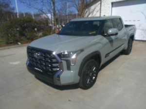 Toyota Tundra 4WD Platinum d'occasion propre 2024 - Product Image 2