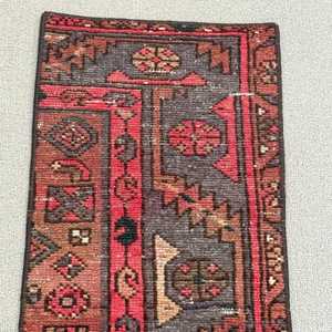 Tapis turc 1x2,9 pieds, petit tapis vintage, tapis en laine à carreaux rouge brun - Product Image 5