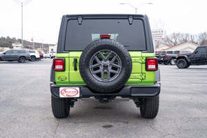 Jeep Wrangler Sport S 2025 Usado en Buen Estado - Product Image 2