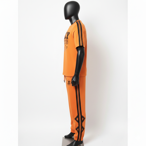 Ensemble de survêtement en coton interlock épais de qualité supérieure 320 GSM, T-shirt et pantalon de jogging orange, logo personnalisé en strass, panneaux latéraux thermocollés - Product Image 5