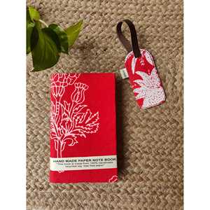 Juego de 2 Productos de Papel con Rosas Rojas Florales Hechas a Mano de Lujo para Viaje - Product Image 1