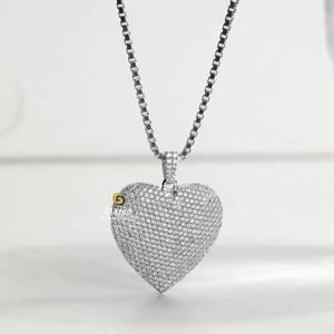 Busto colgante de Hip Hop en forma de corazón en oro blanco de 10kt y diamantes cultivados en laboratorio de corte brillante redondo en claridad VVS - Product Image 3