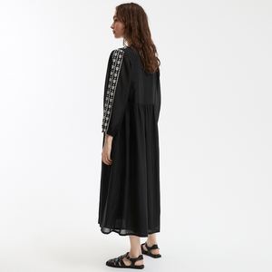 Robe longue en coton évasé avec silhouette droite respirante col tunisien brodé à la main caractéristiques contrastées approvisionnement ODM - Product Image 2