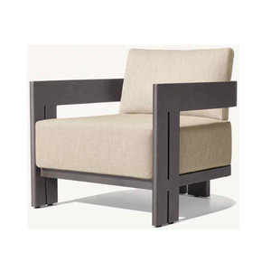 Chaise longue avec dossier inclinable réglable, assise rembourrée et structure en acier moderne pour piscine. - Product Image 2
