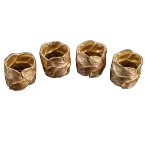 Rond de serviette en métal et laiton Design Leaf Vaisselle en métal plaqué or Vaisselle Anneau de serviette Utilisation de mariage et d'événements Ensemble de 4 - Product Image 1