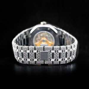 Reloj analógico VVS Clarity Moissanite de alta calidad helado e impermeable con tachuelas de diamante estilo de lujo para compradores a granel - Product Image 3