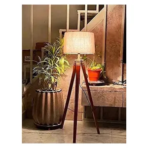 Tripod Antik Berdiri Lampu Lantai Desain Modern Kayu Dipoles Berdiri dengan Kain Rami Teduh dengan LED