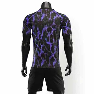 Uniforme de Fútbol Personalizado por Sublimación, Mangas Cortas, 100% Poliéster, Ligero, Transpirable, de Secado Rápido, Antibacteriano, Cuello en V - Product Image 2