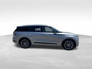 รถ SUV ปี 2020 รุ่น AVIATOR ขับเคลื่อนสี่ล้อ เกียร์อัตโนมัติ กำลัง 494 แรงม้า เครื่องยนต์ไฮบริด 3 ลิตร V6 ไมล์น้อย - Product Image 6