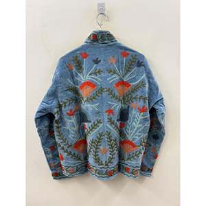 Manteau d'hiver pour femmes, veste en velours matelassée réversible The Poppy Garden, bleu ardoise délavé, style bohème brodé Suzani - Product Image 2