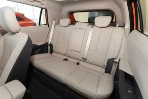 รถยนต์อีวูลอต ไอ-จู แอลแอล ดับเบิ้ลยูดี ซียูวี ปี 2026 แบตเตอรี่ลิเธียม ล้อแม็ก R18 เบาะหนัง 6 ที่นั่ง หลังคาพาโนรามิกซันรูฟ แร็คหลังคาอะลูมิเนียมอัลลอย - Product Image 2