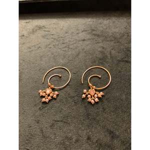 Exquisitos Pendientes de Diamantes Mehfil Miracles - Product Image 1