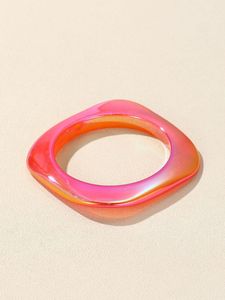Bracelet jonc en résine acrylique géométrique, design élégant, bicolore ambre et gris, bijou tendance unisexe - Product Image 4