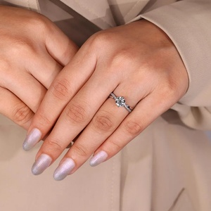 Anillo de Compromiso de Circonita con Diamante Trenzado de Corte Redondo, Anillo de Boda Hecho a Mano de Cuatro Puntas, Plata de Ley 925 - Product Image 5