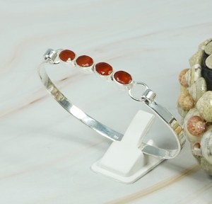 Bague ajustable pour femme en argent sterling S925 fait main, avec pierre précieuse ovale en cornaline rouge naturelle à facettes classiques, cadeau raffiné pour les fêtes - Product Image 3