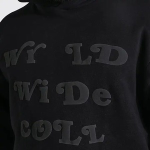 เสื้อมีฮู้ดผ้าฟลีซผู้ชาย OEM เสื้อฮู้ดแขนยาวและ3D พองลายนูนสีดำทึบดีไซน์ปกเสื้อสำหรับฤดูหนาว - Product Image 5