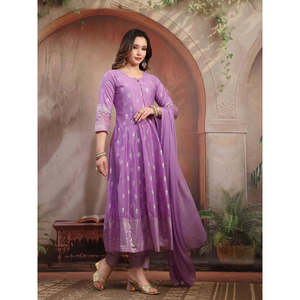 Conjunto Anarkali de Seda con Estampado de Lavanda para Mujer con Dupatta, Elegantes Conjuntos de Traje para Mujer - Product Image 4