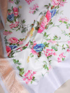 Saree de seda Tasar estampado de colección exclusiva con borde de viscosa y blusa sin costuras coordinada - Product Image 3
