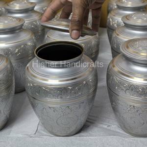 Venta al por mayor de urnas modernas de cremación grabadas a mano de latón para adultos, cenizas masculinas y femeninas, suministros funerarios a granel de aluminio - Product Image 2