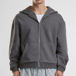 Sweat à capuche moderne à coupe ajustée pour homme avec poignets élastiques tendance, poche avant à fermeture éclair durable, doux, chaud et léger, personnalisable - Product Image 1